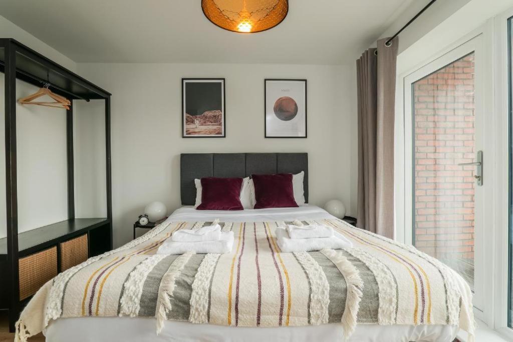 Apartment Centre Luxury - Free Parking & Balcony Cardiff