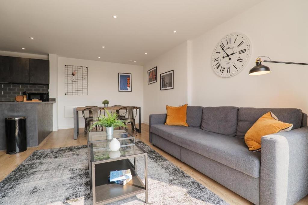 Centre Luxury - Free Parking & Balcony *