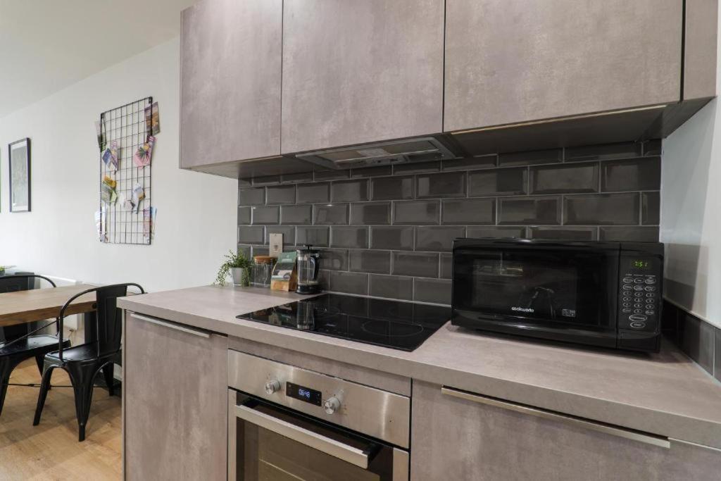 Centre Luxury - Free Parking & Balcony *