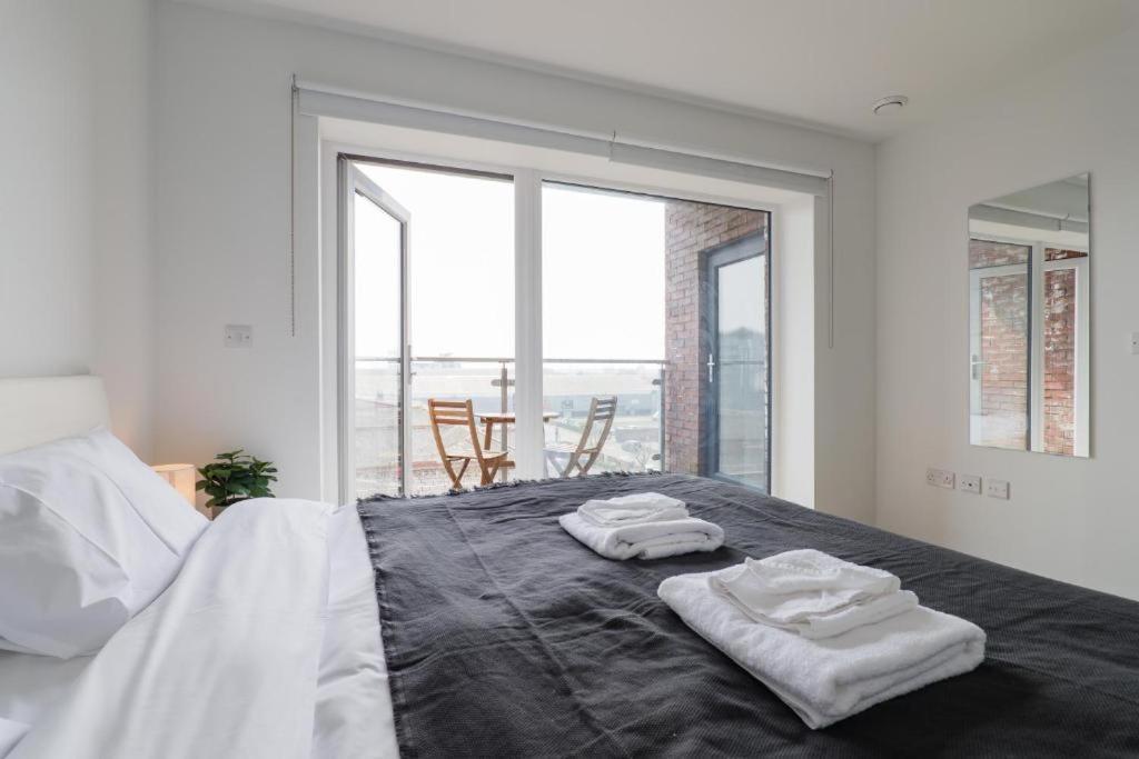 Centre Luxury - Free Parking & Balcony
