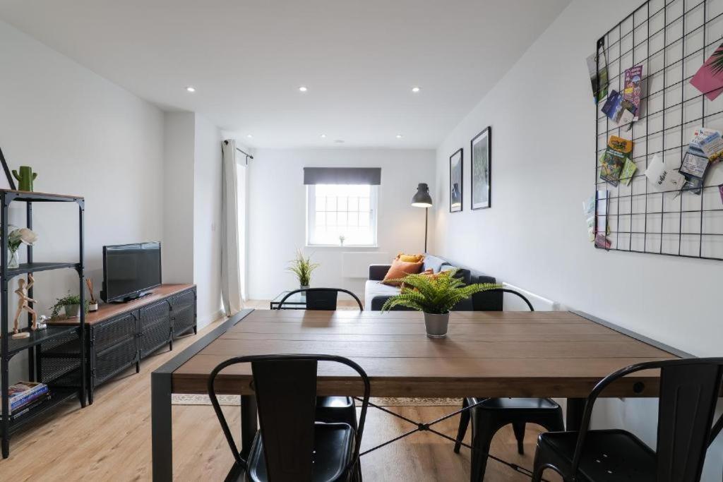 Apartment Centre Luxury - Free Parking & Balcony *