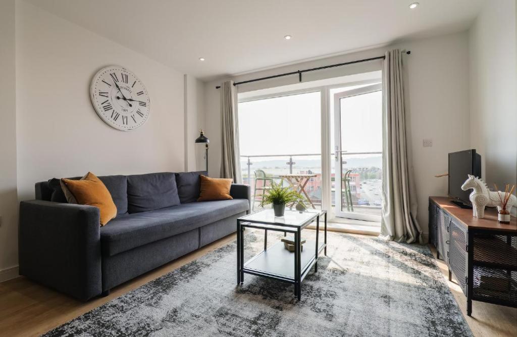 Centre Luxury - Free Parking & Balcony Apartment *