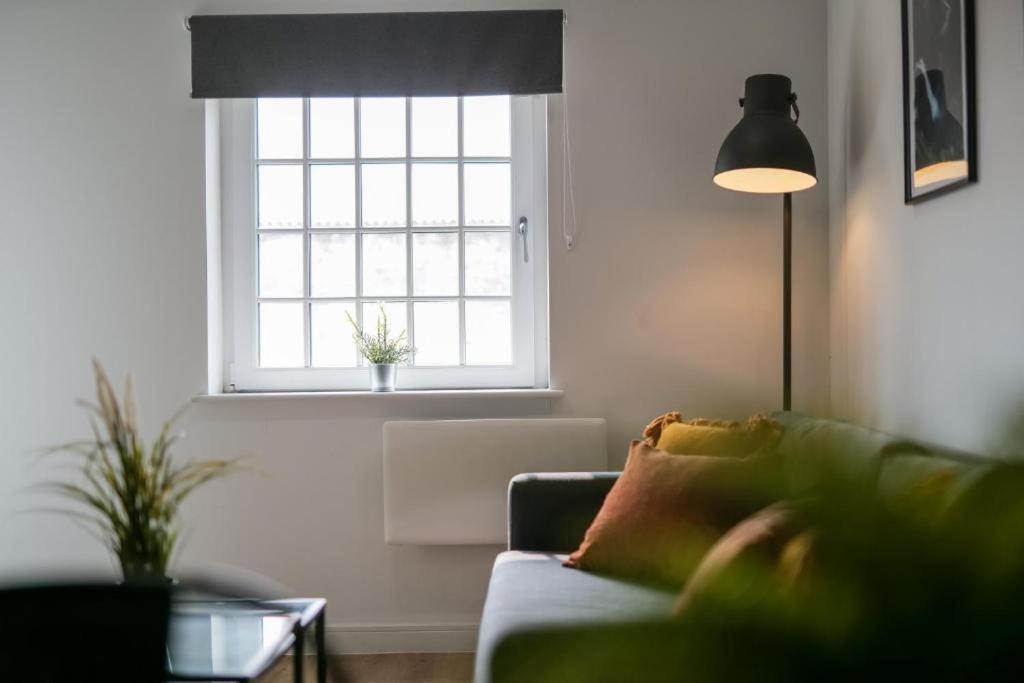 Centre Luxury - Free Parking & Balcony * Cardiff