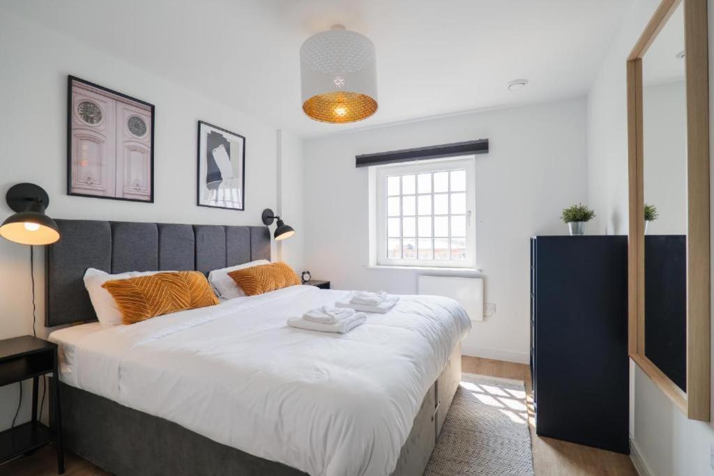 Centre Luxury - Free Parking & Balcony Apartment Cardiff