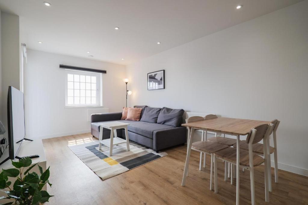 Apartment Centre Luxury - Free Parking & Balcony Cardiff