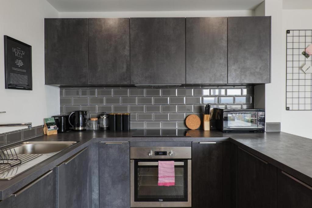 Apartment Centre Luxury - Free Parking & Balcony *